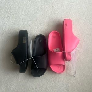 NWT 2 slides black / pink size 9